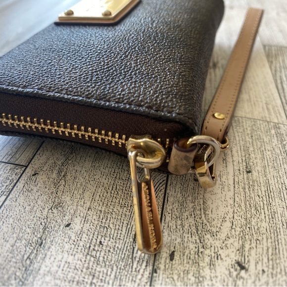 Michael Kors Signature Jet Set Travel Continental Wallet in Brown - Picture 10 of 10